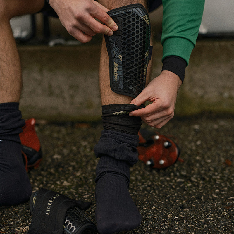 Mitre Aircell Carbon Shin Guard